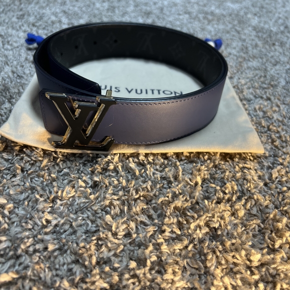 Authentic Louis Vuitton Black and Navy Belt - Picture 4 of 5